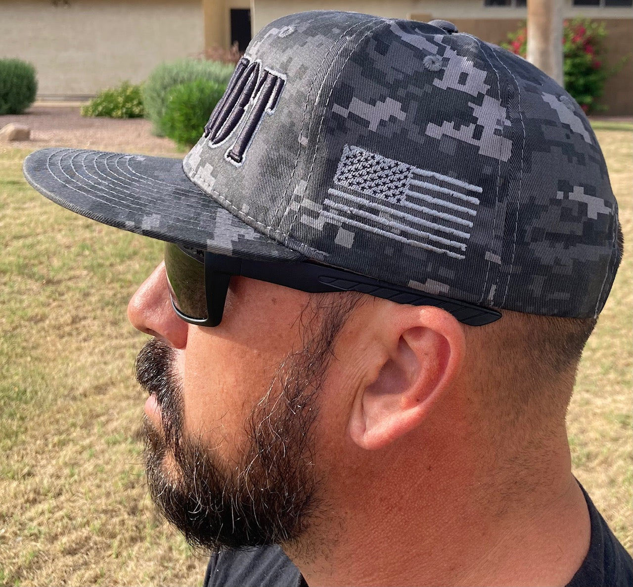 PATRIOT NIGHT CAMO FLAT BILL SOLID BACK SNAPBACK